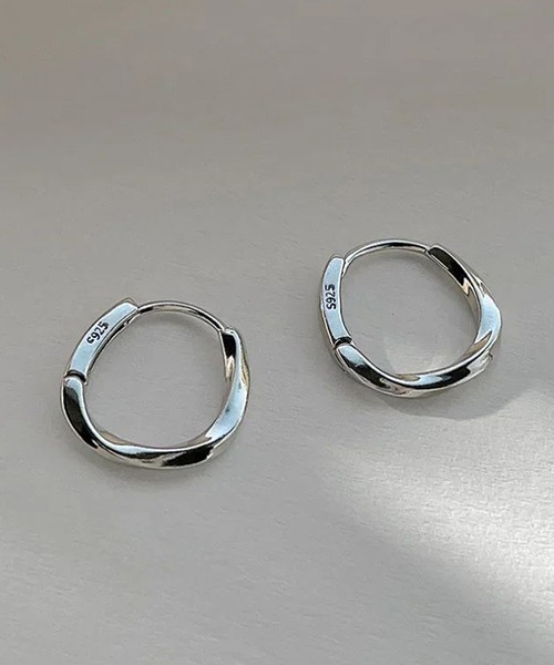 almo(アルモ)の「EK140/ツイストフープリングピアス/両耳用(NEZ)(ピアス(両耳用)・レディース・シルバー・FREE)」の5枚目の写真