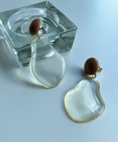 Chez toi(シェトワ)の「クリアピアス(ピアス(両耳用)・レディース・アイボリー/ベージュ・FREE)」の1枚目の写真