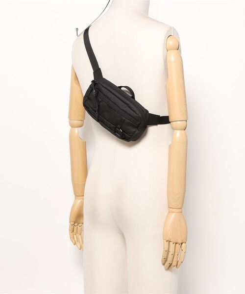JUGLANS(ユグランス)の「【ELLIKER】SEMER SLING BAG/カラビナ付きスリングバッグ(ボディバッグ/ウエストポーチ・メンズ・ブラック/グリーン/ブルー・FREE)」の9枚目の写真