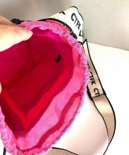 Q(キュー)の「コンビナイロンポシェット(ショルダーバッグ・レディース・ピンク/ブラック・ONE SIZE)」の12枚目の写真