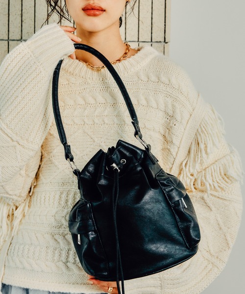 LEPSIM（レプシィム）の「フェイクレザー2WAY巾着ショルダー　152474（ショルダーバッグ・レディース・モカ/ブラック/アイボリー・ONE SIZE）」の3枚目の写真