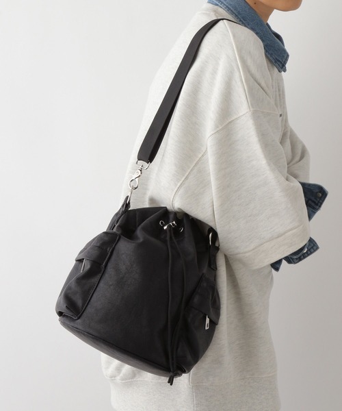 LEPSIM（レプシィム）の「フェイクレザー2WAY巾着ショルダー　152474（ショルダーバッグ・レディース・モカ/ブラック/アイボリー・ONE SIZE）」の9枚目の写真