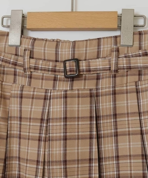 a.v.v（アーヴェヴェ）の「[100-130]ベルト付きプリーツスカパン（その他パンツ・キッズ・ブラック/ブルー/ベージュ・100/110/120/130）」の4枚目の写真