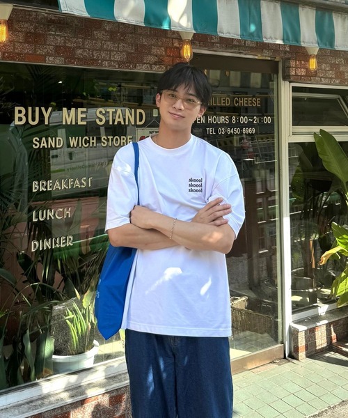 skoool(スクール)の「ロゴデザイン 半袖Tシャツ/フロントプリント × ベーシックシルエット(Tシャツ/カットソー・メンズ・ネイビー/レッド/ホワイト・LARGE/MEDIUM/SMALL)」の1枚目の写真