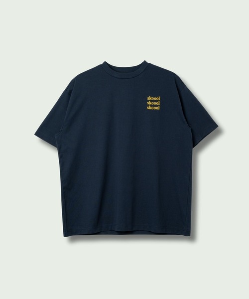 skoool(スクール)の「ロゴデザイン 半袖Tシャツ/フロントプリント × ベーシックシルエット(Tシャツ/カットソー・メンズ・ネイビー/レッド/ホワイト・LARGE/MEDIUM/SMALL)」の9枚目の写真