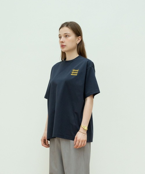 skoool(スクール)の「ロゴデザイン 半袖Tシャツ/フロントプリント × ベーシックシルエット(Tシャツ/カットソー・メンズ・ネイビー/レッド/ホワイト・LARGE/MEDIUM/SMALL)」の15枚目の写真