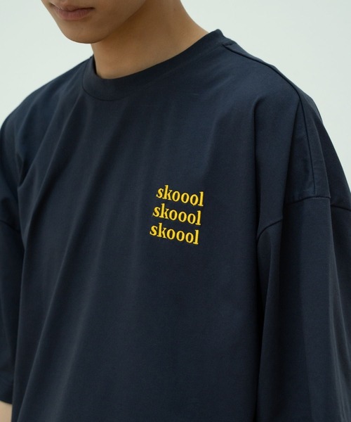 skoool(スクール)の「ロゴデザイン 半袖Tシャツ/フロントプリント × ベーシックシルエット(Tシャツ/カットソー・メンズ・ネイビー/レッド/ホワイト・LARGE/MEDIUM/SMALL)」の19枚目の写真
