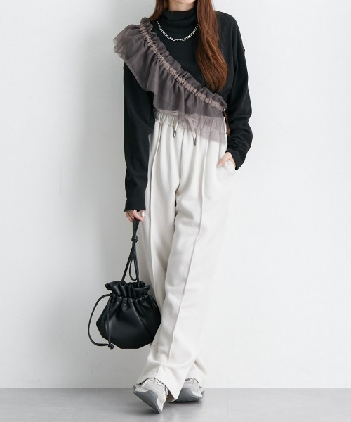 nissen(ニッセン)の「ハイネック肉厚カットソートップス(チュールケープ付)(シャツ/ブラウス・レディース・ブラック/チャコールグレー・S/M/L/LL/3L)」の6枚目の写真