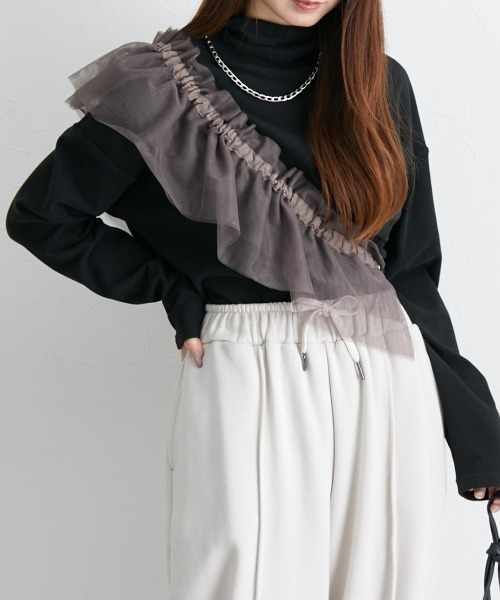 nissen(ニッセン)の「ハイネック肉厚カットソートップス(チュールケープ付)(シャツ/ブラウス・レディース・ブラック/チャコールグレー・S/M/L/LL/3L)」の5枚目の写真