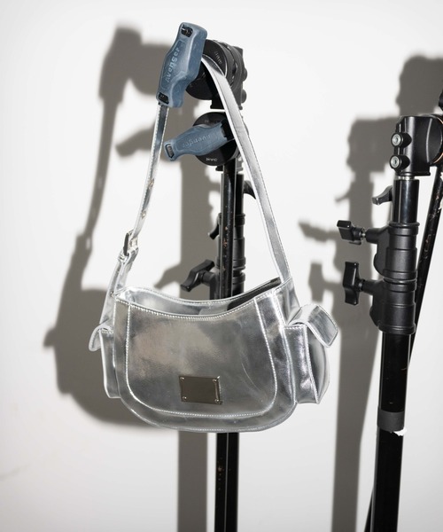 WEGO（ウィゴー）の「WEGO/プレートデザインハトメバッグ（ショルダーバッグ・レディース・ブラック/シルバー・FREE）」の5枚目の写真