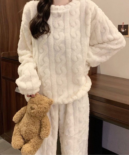 by LEGNA（バイレグナ）の「ボア素材がかわいい　ケーブル編み柄もこもこルームウェア上下セット（ルームウェア/パジャマ・レディース・パープル/ブラウン/グレー/アイボリー/ブルー/ピンク・FREE）」の7枚目の写真