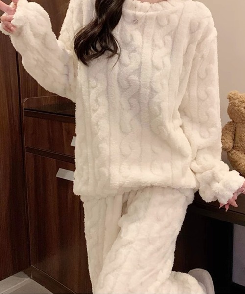 by LEGNA（バイレグナ）の「ボア素材がかわいい　ケーブル編み柄もこもこルームウェア上下セット（ルームウェア/パジャマ・レディース・パープル/ブラウン/グレー/アイボリー/ブルー/ピンク・FREE）」の8枚目の写真