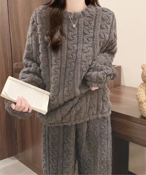 by LEGNA（バイレグナ）の「ボア素材がかわいい　ケーブル編み柄もこもこルームウェア上下セット（ルームウェア/パジャマ・レディース・パープル/ブラウン/グレー/アイボリー/ブルー/ピンク・FREE）」の10枚目の写真