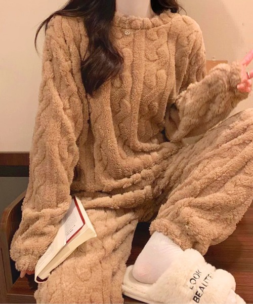 by LEGNA（バイレグナ）の「ボア素材がかわいい　ケーブル編み柄もこもこルームウェア上下セット（ルームウェア/パジャマ・レディース・パープル/ブラウン/グレー/アイボリー/ブルー/ピンク・FREE）」の12枚目の写真