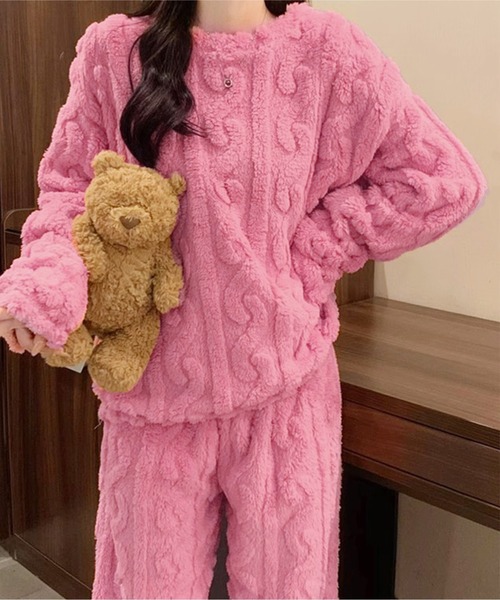 by LEGNA（バイレグナ）の「ボア素材がかわいい　ケーブル編み柄もこもこルームウェア上下セット（ルームウェア/パジャマ・レディース・パープル/ブラウン/グレー/アイボリー/ブルー/ピンク・FREE）」の18枚目の写真