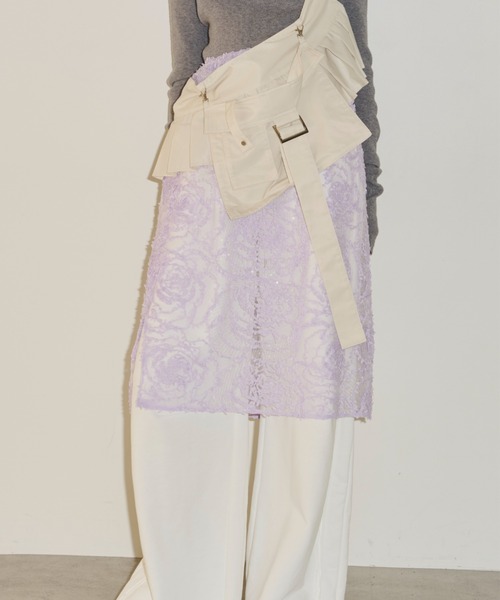 J1U by LA BELLE ETUDE（ジユウバイラベルエチュード）の「シアーローズモチーフレースIラインスカート（スカート・レディース・ライトパープル・FREE）」の2枚目の写真
