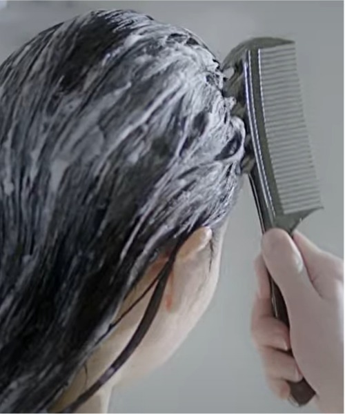 LOVECHROME（ラブクロム）の「(R)INBATHスカルプカッサ プレミアムブラック（ヘアブラシ・レディース・ブラック・FREE）」の2枚目の写真