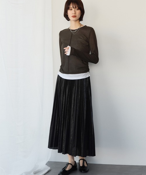 Ampirula(アンピルーラ)の「レイヤード風バイカラーカットソー(Tシャツ/カットソー・レディース・ブラック/チャコールグレー・FREE)」の6枚目の写真