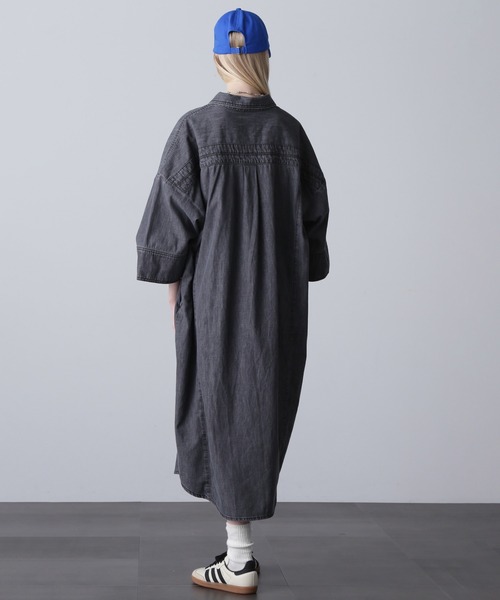 ROSE BUD(ローズバッド)の「(GENE HEAVENS)FRINGE POCKET DENIM SHIRT DRESS(ワンピース・レディース・ブルー/ブラック・ONE SIZE)」の4枚目の写真