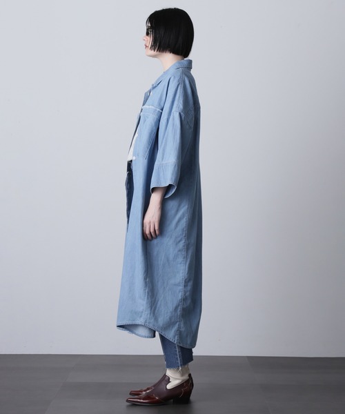 ROSE BUD(ローズバッド)の「(GENE HEAVENS)FRINGE POCKET DENIM SHIRT DRESS(ワンピース・レディース・ブルー/ブラック・ONE SIZE)」の5枚目の写真