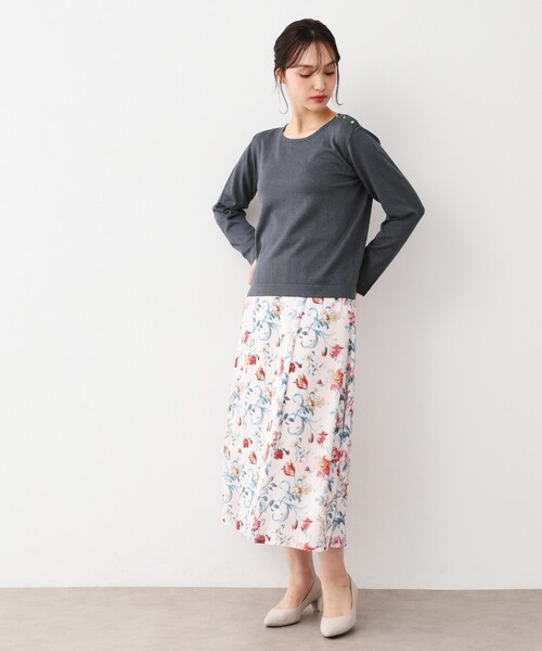 LAURA ASHLEY(ローラアシュレイ)の「【天竺編み】肩ボタン ラメニット(ニット/セーター・レディース・アイボリー/ネイビー・40/38)」の11枚目の写真