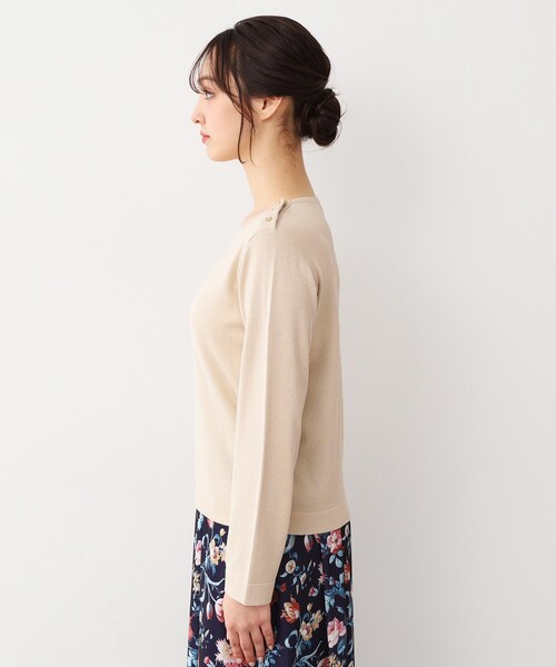 LAURA ASHLEY(ローラアシュレイ)の「【天竺編み】肩ボタン ラメニット(ニット/セーター・レディース・アイボリー/ネイビー・40/38)」の7枚目の写真
