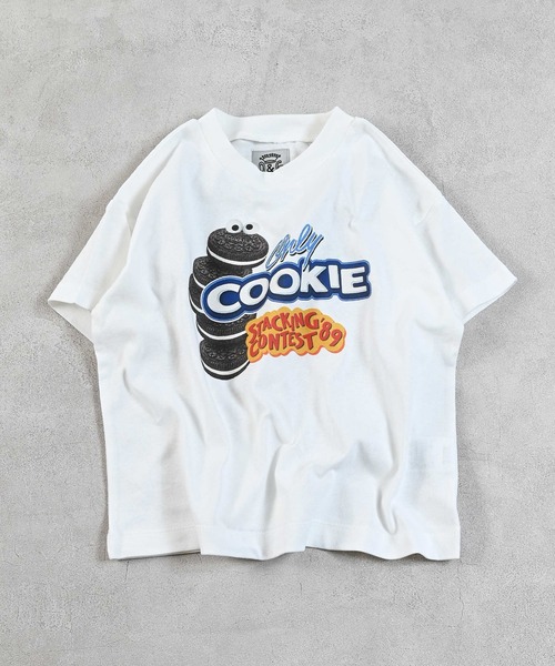 Ocean&Ground(オーシャン&グラウンド)の「COOKIE&SNEAKERSプリントTシャツ(Tシャツ/カットソー・キッズ・イエロー/ホワイト/サンドベージュ/ブラック・140/130/120/110/100/95/90/80)」の2枚目の写真
