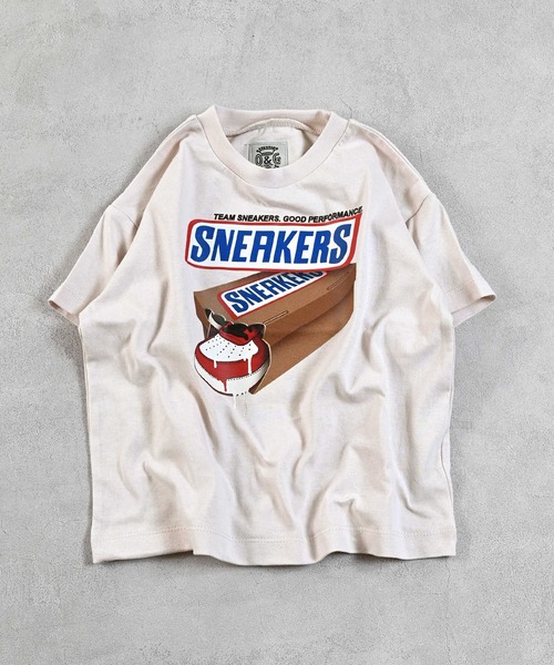 Ocean&Ground(オーシャン&グラウンド)の「COOKIE&SNEAKERSプリントTシャツ(Tシャツ/カットソー・キッズ・イエロー/ホワイト/サンドベージュ/ブラック・140/130/120/110/100/95/90/80)」の3枚目の写真