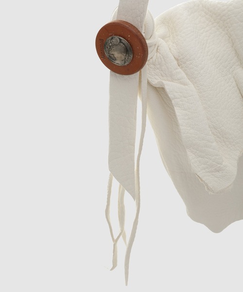 BOW WOW(バウワウ)の「DEER SKIN BAG(ショルダーバッグ・メンズ・ブラウン/ブラック/ホワイト・ONE SIZE)」の6枚目の写真