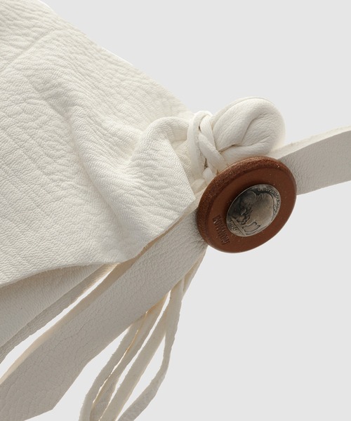 BOW WOW(バウワウ)の「DEER SKIN BAG(ショルダーバッグ・メンズ・ブラウン/ブラック/ホワイト・ONE SIZE)」の7枚目の写真