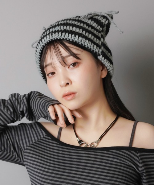 SPINNS（スピンズ）の「猫耳ニット帽/ボーダー2リボン（ニットキャップ/ビーニー・レディース・ホワイト×ブラック/グレー系その他・ONESIZE）」の4枚目の写真