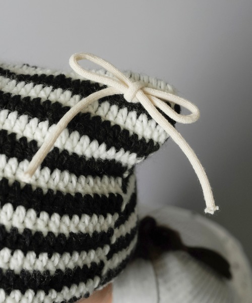SPINNS（スピンズ）の「猫耳ニット帽/ボーダー2リボン（ニットキャップ/ビーニー・レディース・ホワイト×ブラック/グレー系その他・ONESIZE）」の16枚目の写真