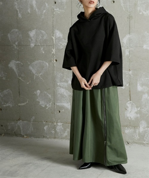 Soiunique（スワユニーク）の「ふくれジャガードゆったりサイズフード付き半袖パーカー ［Soiunique］（パーカー・レディース・ブラック/グレイッシュベージュ/ブルー・S～Ｍ/L～LL）」の19枚目の写真