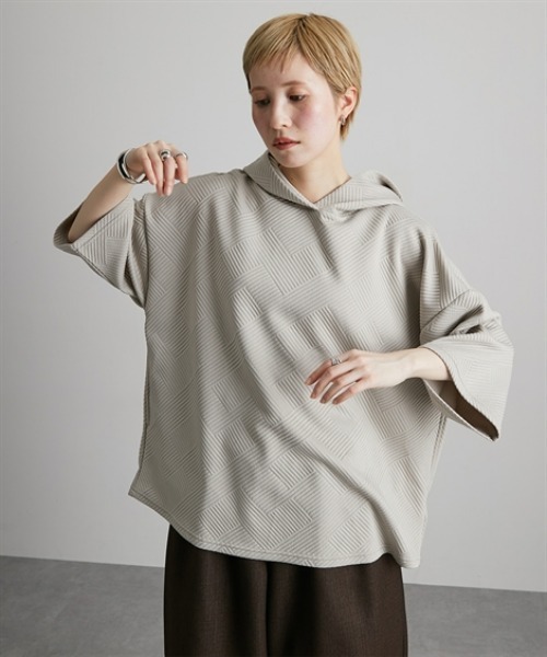 Soiunique（スワユニーク）の「ふくれジャガードゆったりサイズフード付き半袖パーカー ［Soiunique］（パーカー・レディース・ブラック/グレイッシュベージュ/ブルー・S～Ｍ/L～LL）」の8枚目の写真