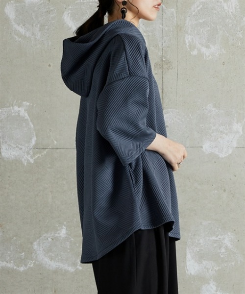 Soiunique（スワユニーク）の「ふくれジャガードゆったりサイズフード付き半袖パーカー ［Soiunique］（パーカー・レディース・ブラック/グレイッシュベージュ/ブルー・S～Ｍ/L～LL）」の10枚目の写真