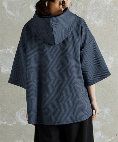 Soiunique（スワユニーク）の「ふくれジャガードゆったりサイズフード付き半袖パーカー ［Soiunique］（パーカー・レディース・ブラック/グレイッシュベージュ/ブルー・S～Ｍ/L～LL）」の11枚目の写真