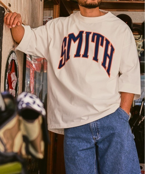 Sunny Smith（サニースミス）の「【SUNNY SMITH】 Heavy Smith School Logo SS Tee（Tシャツ/カットソー・メンズ・オフホワイト/チャコールグレー/レッド・FREE）」の2枚目の写真