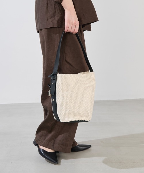 marco masi(マルコマージ)の「【MARCO MASI】ラフィア風ショルダーバケツバッグ-RAFFIA LIKE SHOULDER BAG(ショルダーバッグ・レディース・ベージュ/アイボリー・FREE)」の4枚目の写真