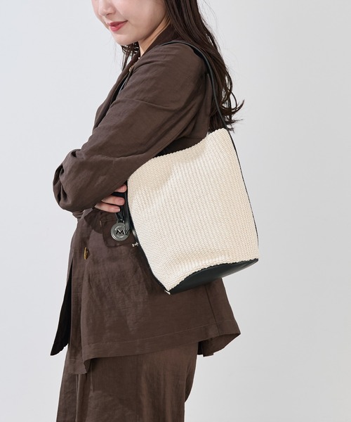 marco masi(マルコマージ)の「【MARCO MASI】ラフィア風ショルダーバケツバッグ-RAFFIA LIKE SHOULDER BAG(ショルダーバッグ・レディース・ベージュ/アイボリー・FREE)」の6枚目の写真