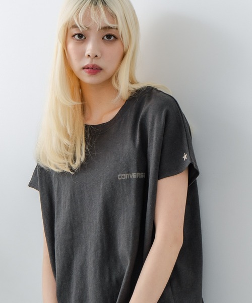 CONVERSE（コンバース）の「【CONVERSE/コンバース】ラウンドヘム フレンチスリーブ Tシャツ（Tシャツ/カットソー・レディース・オフホワイト/ブラック/サックスブルー・MEDIUM）」の4枚目の写真