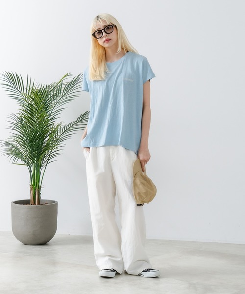 CONVERSE（コンバース）の「【CONVERSE/コンバース】ラウンドヘム フレンチスリーブ Tシャツ（Tシャツ/カットソー・レディース・オフホワイト/ブラック/サックスブルー・MEDIUM）」の5枚目の写真
