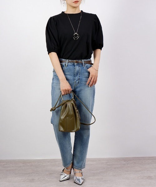 CLOTHY（クロシィ）の「【ぽわん袖×プチハイネック☆】ボリューム袖プチハイTシャツ（Tシャツ/カットソー・レディース・その他/ブラック/オフホワイト/モカ・LARGE/MEDIUM）」の17枚目の写真