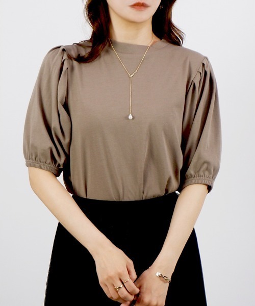 CLOTHY（クロシィ）の「【ぽわん袖×プチハイネック☆】ボリューム袖プチハイTシャツ（Tシャツ/カットソー・レディース・その他/ブラック/オフホワイト/モカ・LARGE/MEDIUM）」の19枚目の写真