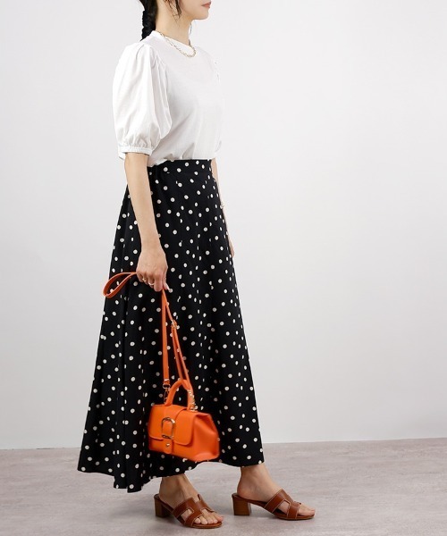 CLOTHY（クロシィ）の「【ぽわん袖×プチハイネック☆】ボリューム袖プチハイTシャツ（Tシャツ/カットソー・レディース・その他/ブラック/オフホワイト/モカ・LARGE/MEDIUM）」の13枚目の写真