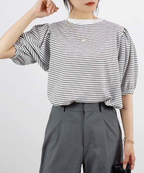 CLOTHY（クロシィ）の「【ぽわん袖×プチハイネック☆】ボリューム袖プチハイTシャツ（Tシャツ/カットソー・レディース・その他/ブラック/オフホワイト/モカ・LARGE/MEDIUM）」の6枚目の写真