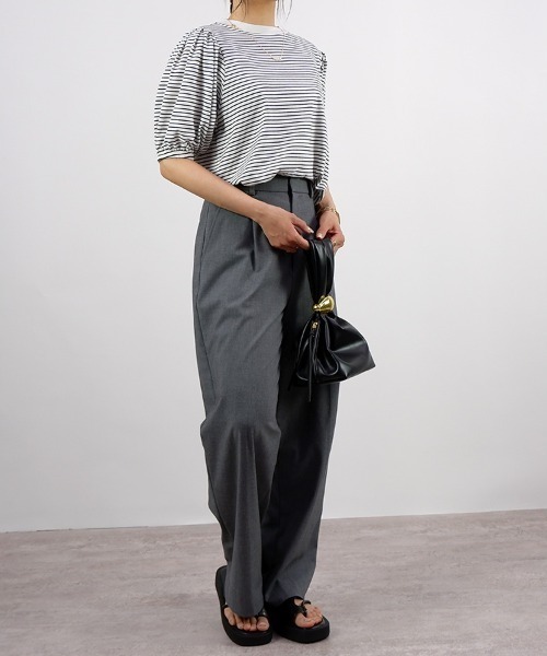 CLOTHY（クロシィ）の「【ぽわん袖×プチハイネック☆】ボリューム袖プチハイTシャツ（Tシャツ/カットソー・レディース・その他/ブラック/オフホワイト/モカ・LARGE/MEDIUM）」の8枚目の写真