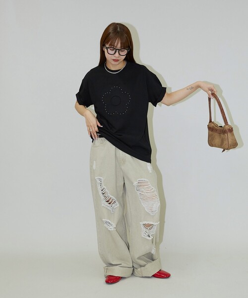 PUBLUX（パブリュクス）の「MARY QUANT × PUBLUX/マリークワント スタッズ付き エンボス アートTシャツ　限定展開（Tシャツ/カットソー・レディース・ブラック/チャコールグレー/ブラウン・ﾌﾘ-）」の7枚目の写真