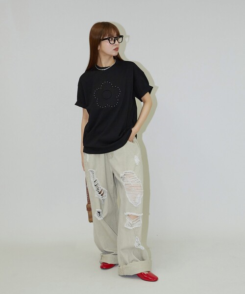 PUBLUX（パブリュクス）の「MARY QUANT × PUBLUX/マリークワント スタッズ付き エンボス アートTシャツ　限定展開（Tシャツ/カットソー・レディース・ブラック/チャコールグレー/ブラウン・ﾌﾘ-）」の8枚目の写真