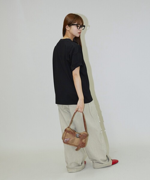 PUBLUX（パブリュクス）の「MARY QUANT × PUBLUX/マリークワント スタッズ付き エンボス アートTシャツ　限定展開（Tシャツ/カットソー・レディース・ブラック/チャコールグレー/ブラウン・ﾌﾘ-）」の9枚目の写真