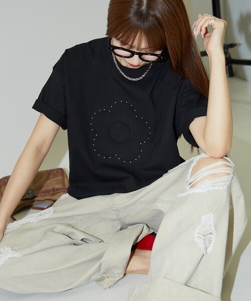 PUBLUX（パブリュクス）の「MARY QUANT × PUBLUX/マリークワント スタッズ付き エンボス アートTシャツ　限定展開（Tシャツ/カットソー・レディース・ブラック/チャコールグレー/ブラウン・ﾌﾘ-）」の10枚目の写真